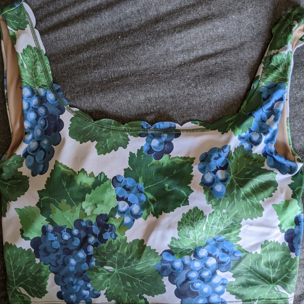 Kortni Jeane Grapevine Scoop Neck top